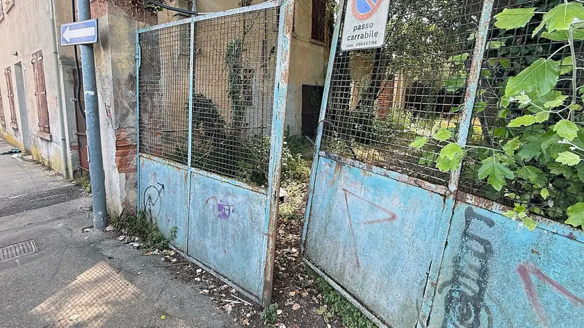 Lo stabile in via Dalmazia (Foto Bianchi)