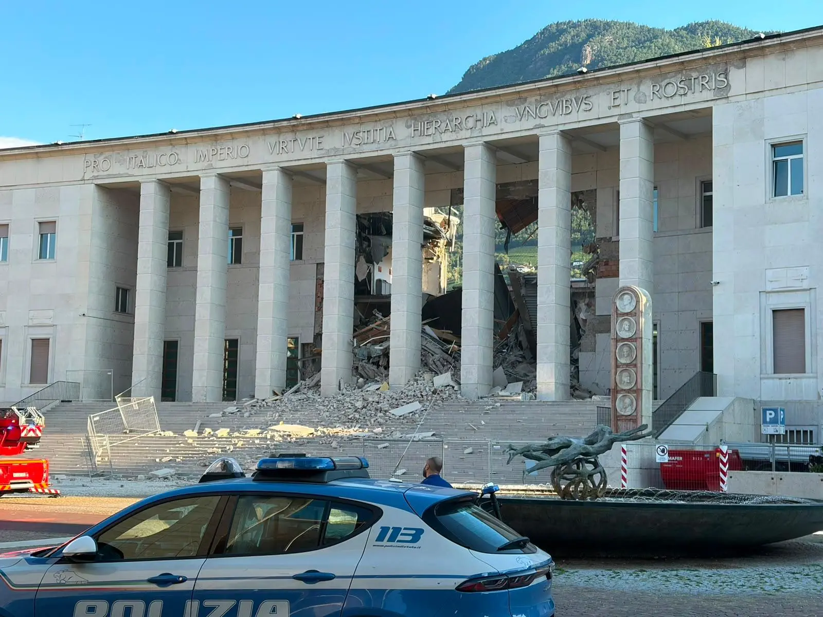 La sezione dell'edificio crollata