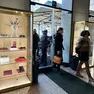 Le vetrinette della discordia al Pedrocchi