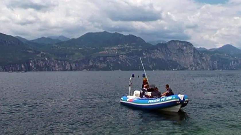 Ricerche sul lago di Garda per un uomo disperso