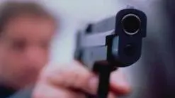 Porta una pistola carica in banca e minaccia i colleghi: bancario indagato a Montebelluna