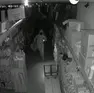 Uno dei ladri immortalato al Jal Mercatone di Camposampiero