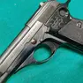 Una pistola Beretta simile a quella che il bancario portava a lavoro