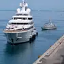 L'attracco dello yacht Boardwalk alla Stazione marittima. Foto Silvano