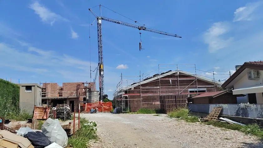 https://images.mattinopadova.it/view/acePublic/alias/contentid/1smvnamu8kia9mo5si7/0/copia-di-ferretti-fotopiran-teolo-mortale-sul-lavoro-cantiere-edile-feriole.webp?f=16%3A9&amp;w=840