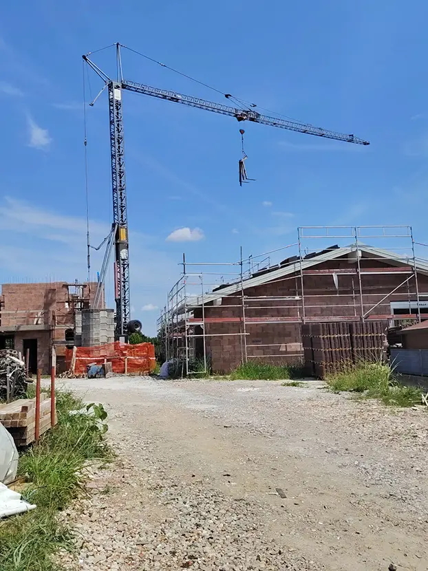 Il cantiere dove è morto l'uomo di 85 anni (Foto Piran)