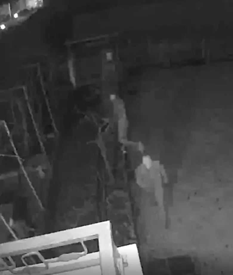 I ladri scappano, una residente se li trova davanti e viene colta da un malore
