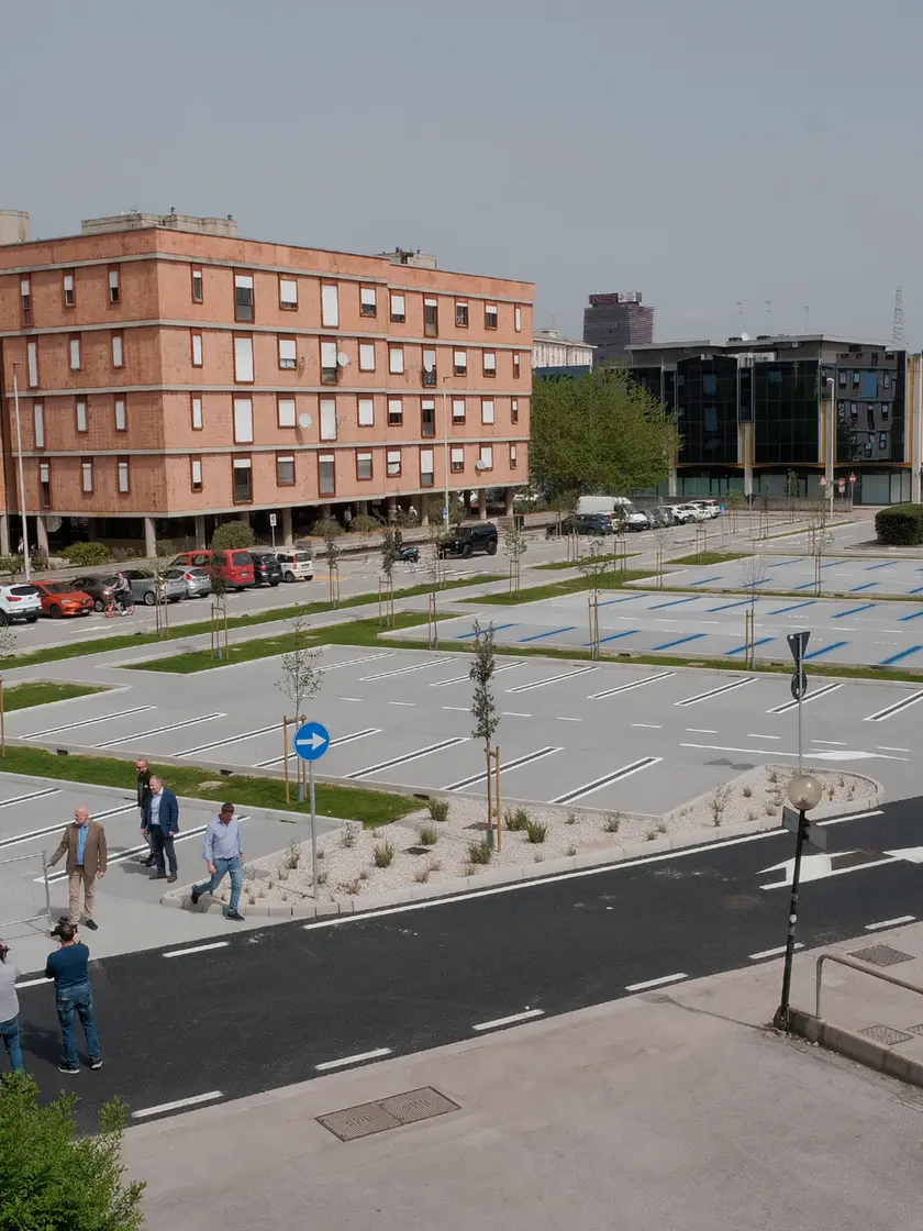 Piazza Savelli nella zona di Padova Uno è il primo esempio di area depavimentata