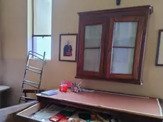 Alcuni dei cassetti rovistati dai ladri