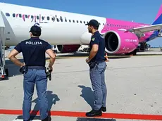 Passeggero ubriaco costringe aereo al dirottamento a Venezia: denunciato al Marco Polo