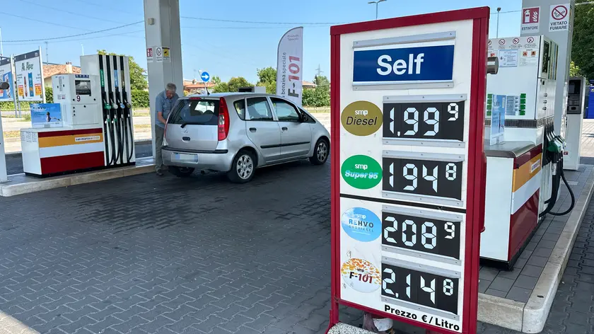 Sempre meno differenza tra il prezzo del diesel e quello della benzina