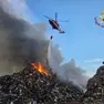 L'elicottero Drago 168 dei Vigili del fuoco durante le operazioni di spegnimento