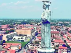Una vista con il drone di com’era la statua di Sant'Antonio