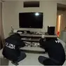 Un sopralluogo della polizia dopo un furto in casa