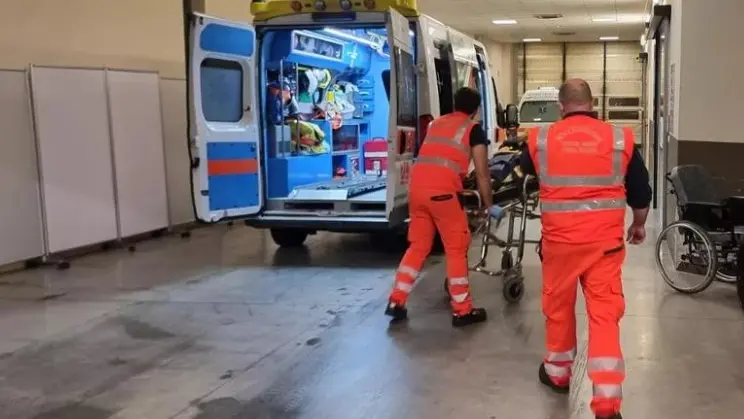Il ciclista è stato portato in ospedale in gravi condizioni