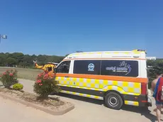 Ambulanza ed elisoccorso intervenuti sulla spiaggia di Bibione
