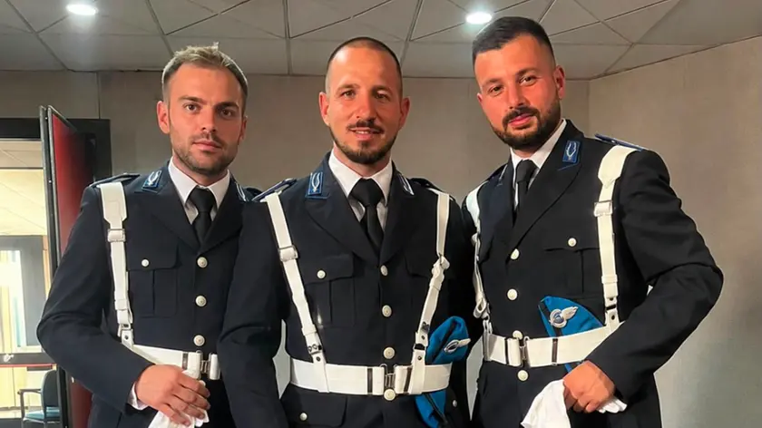 I tre agenti di polizia penitenziaria che hanno salvato la bimba in auto