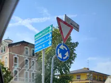 L’intervento di carabinieri e sanitari nel luogo dell’aggressione a Torreglia
