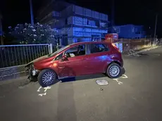 La Fiat Punto danneggiata dopo l'impatto (foto Nicola Piran)