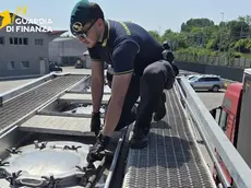 I controlli della Finanza sul camion