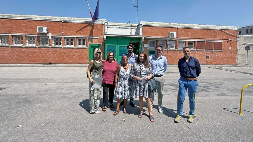 La delegazione fuori dal carcere di Padova
