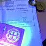 Una delle patenti contraffatte ritirate durante i controlli delle forze dell'ordine