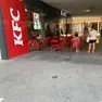 Il plateatico di Kfc in galleria Garibaldi
