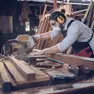 Un artigiano al lavoro