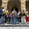 Gli studenti all'ingresso del liceo Nievo