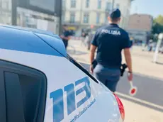 Gli equipaggi della polizia stradale hanno presidiato via Uruguay