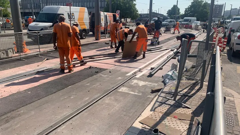 Lavori in corso nel piazzale della stazione