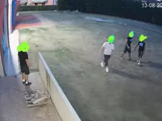 I quattro vandali nei frame diffusi dal sindaco Tonazzo
