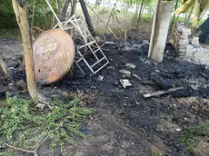 Il punto ristoro dato alle fiamme