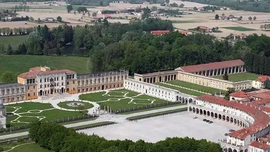 Piazzola sul Brenta, vista aerea sulla villa storica