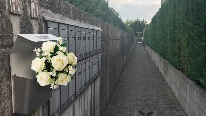 Il vialetto d’accesso dell’appartamento di Tania (foto Pòrcile)