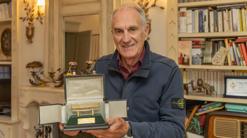 Francesco Guidolin con la Panchina d’oro vinta nella stagione 2010-2011