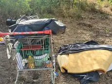 Il materiale lasciato dagli occupanti dei bivacchi