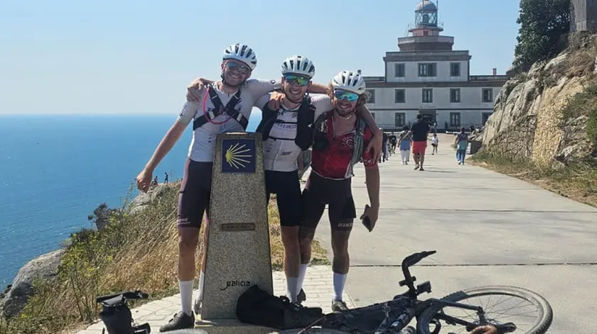 I tre amici durante l’impresa di Padova-Finisterre in bicicletta
