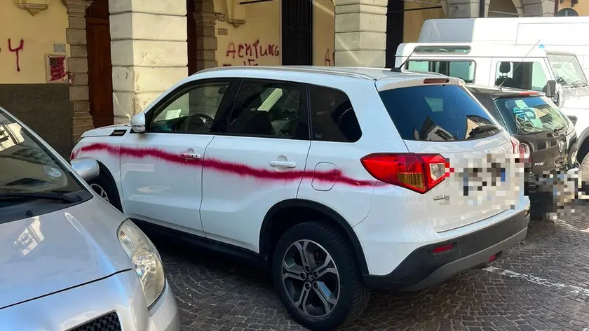 Una delle auto prese di mira
