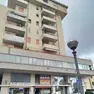 La palazzina in cui si è verificato il dramma: una bimba di 5 anni è caduta dal quinto piano