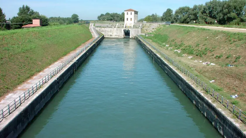 La derivazione della Bova,tra Badia Polesine e Masi, è opera idraulica nata per alimentare l’Adigetto