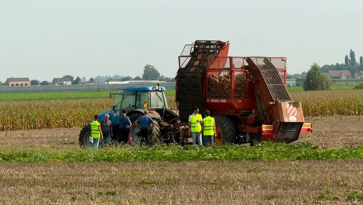 Morto schiacciato dalla macchina agricola a 59 anni