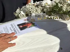 Il feretro di Tania Terrin (foto Pòrcile)