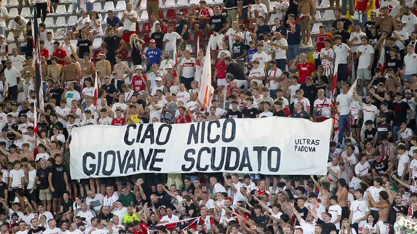 Lo striscione per Niccolò