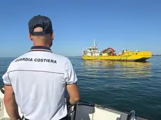 L'intervento di bonifica della Guardia Costiera