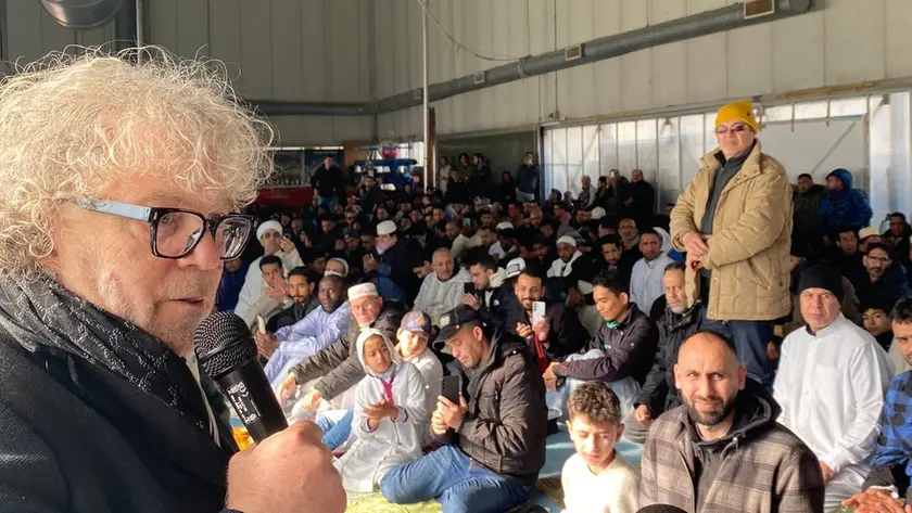 Salim El Maoued, medico, in Italia dal 1981, durante un incontro in una comunità musulmana