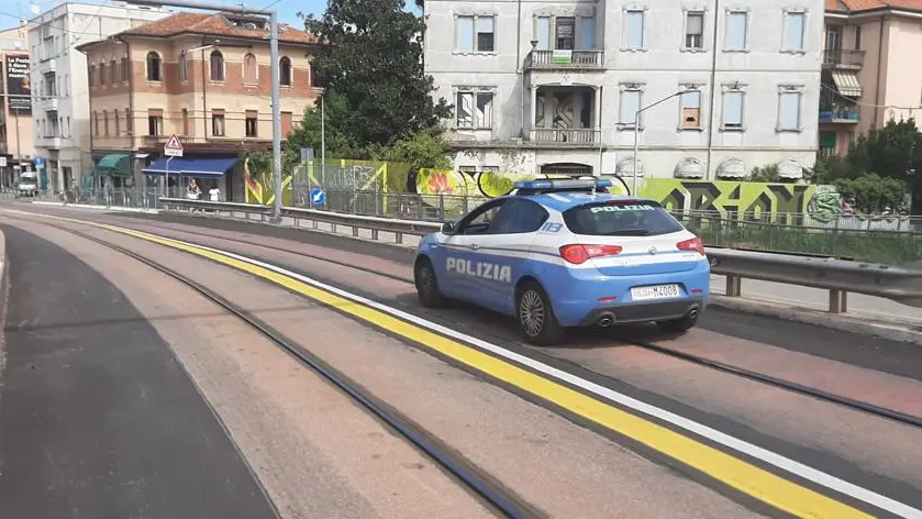 Il ladro è stato fermato da un poliziotto fuori servizio