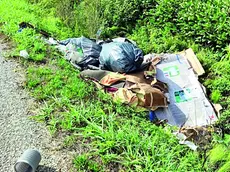 I rifiuti abbandonati in via Boscalto a Resana