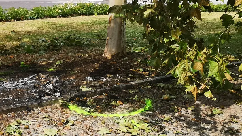 I segni dell'incendio della moto