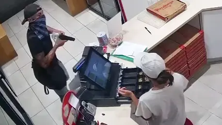 I frame della rapina in pizzeria